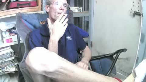 04oldskool online show from December 17, 6:13 am