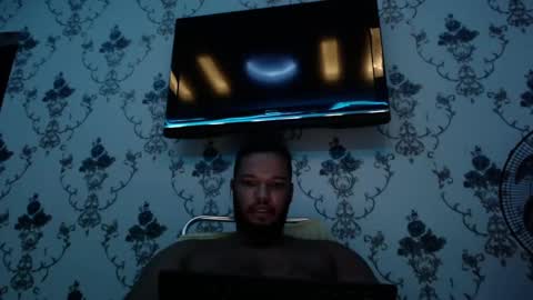 Snapshot of 0_kingsley chatting on December 31, 11:28 pm Kingsley online show from December 31, 11:28 pm