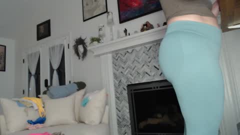 Aurora Willows online show from October 16, 11:32 am