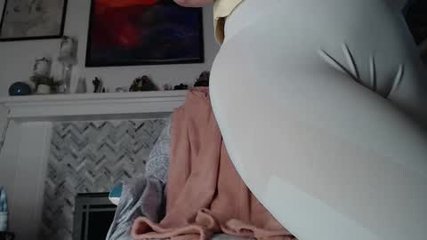 Aurora Willows online show from February 3, 6:40 am