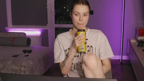 Lily 3 online show from May 21, 9:32 pm