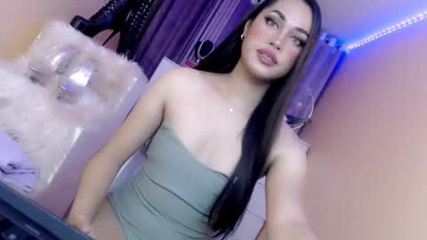 Snapshot of 1miracle_tranny chatting on October 19, 12:37 am 1miracle_tranny online show from October 19, 12:37 am