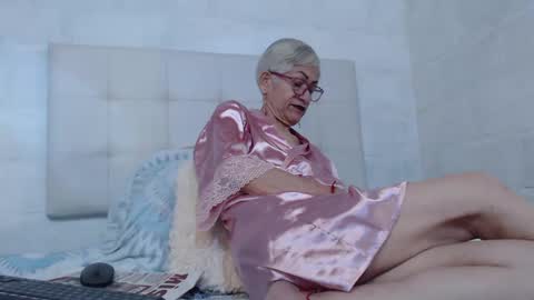 Miss Monserrate online show from January 9, 12:30 pm