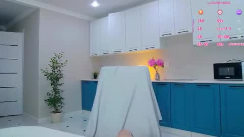 Victoria online show from March 25, 1:40 pm