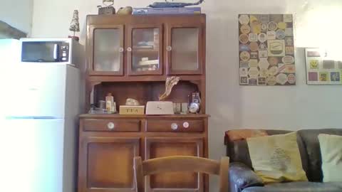 22esserre online show from April 20, 11:24 am