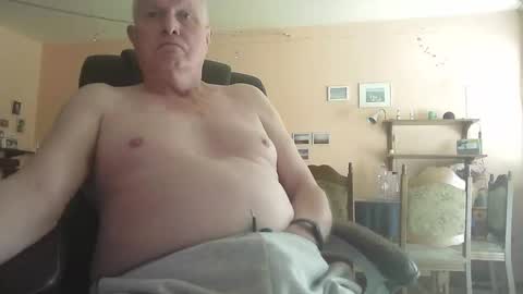 Snapshot of 29famila chatting on October 19, 11:48 am 29famila online show from October 19, 11:48 am