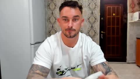 2sexymuscles online show from May 7, 8:15 pm
