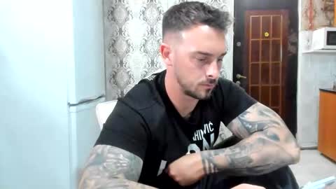 2sexymuscles online show from May 12, 8:29 pm