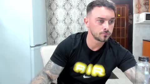 2sexymuscles online show from May 11, 8:06 pm