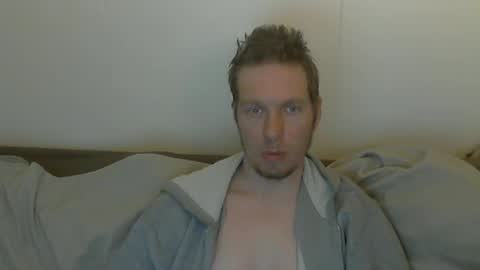 2small4you83 online show from April 24, 12:56 am