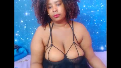 2sweetysmile online show from December 10, 7:37 am