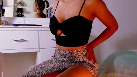 Snapshot of 3kam_amazonian chatting on February 11, 10:03 am independent model online show from February 11, 10:03 am