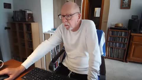  Papi  online show from May 3, 8:53 am