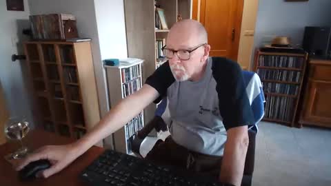  Papi  online show from April 19, 6:10 pm