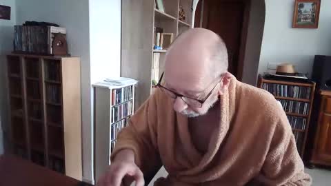  Papi  online show from March 3, 10:33 am