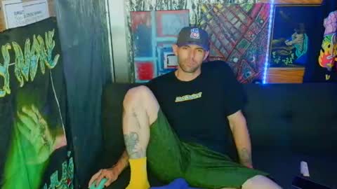 Snapshot of 8inspyder chatting on October 1, 8:35 am EvelDicknievel1 online show from October 1, 8:35 am