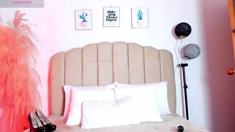 _aithanaa_ online show from November 17, 8:11 pm