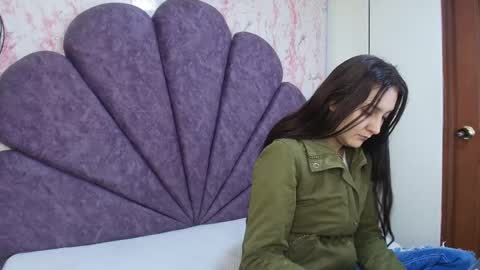Snapshot of _alaia_collway_ chatting on September 29, 11:53 am Alaia online show from September 29, 11:53 am