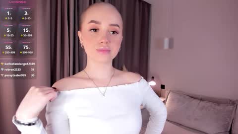 Amily online show from March 19, 2:33 pm