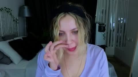 _amymoore_ online show from February 14, 2:03 am