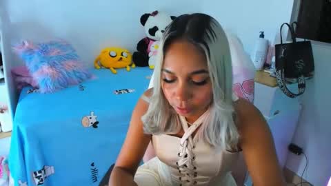 Analia online show from December 12, 4:04 am