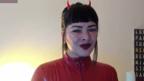 antonia online show from November 15, 7:59 pm