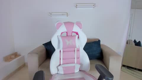    online show from October 6, 12:12 pm