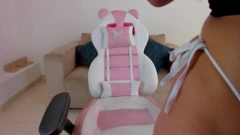    online show from December 5, 4:49 pm