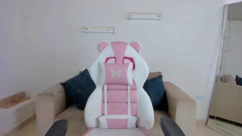    online show from November 10, 12:08 pm