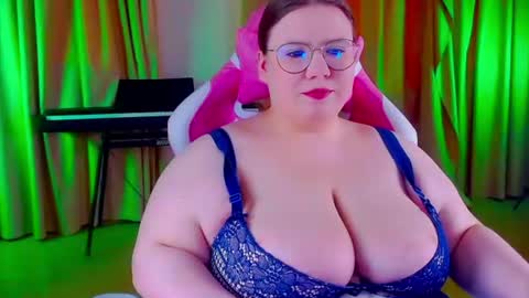 _ariaakashi_ online show from August 2, 9:44 am