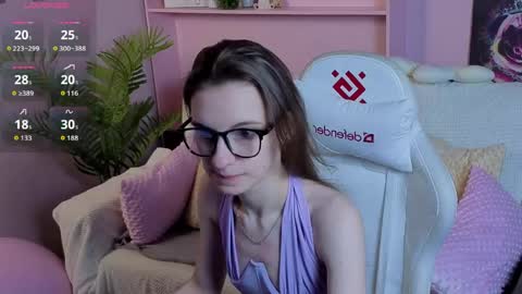 _ash_leyy_ online show from May 23, 1:23 am