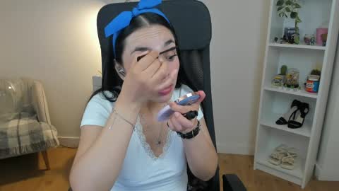 Bella Evans online show from May 6, 5:13 am