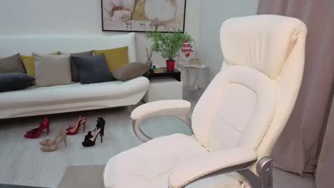 Beylly online show from October 4, 6:06 pm