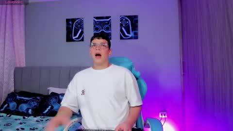 _blake_boy online show from December 2, 6:22 am