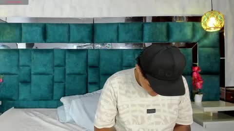 _bonnyandclyde online show from April 11, 1:15 pm