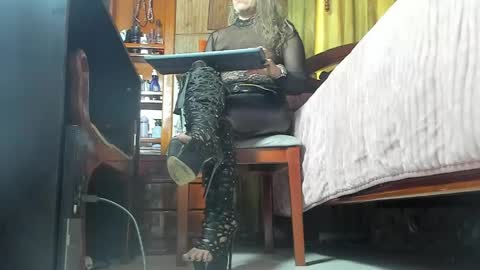 Brenda online show from April 13, 1:04 pm