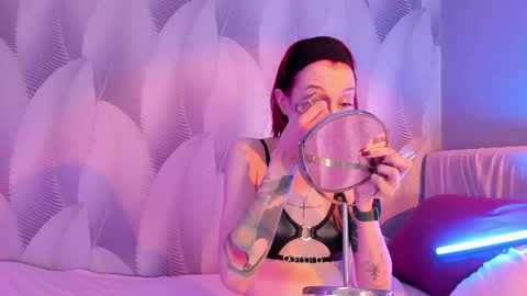 Snapshot of _ccrystaa_ chatting on March 10, 5:33 am Christina Chris online show from March 10, 5:33 am