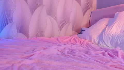 Snapshot of _ccrystaa_ chatting on March 1, 8:23 am Christina Chris online show from March 1, 8:23 am