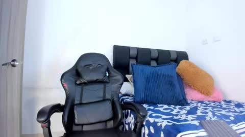 _charlottedavis online show from December 23, 12:50 am