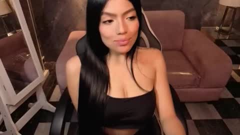 _charlottee_b online show from March 19, 8:25 pm