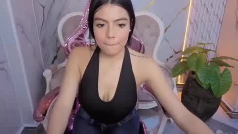 _charlottee_b online show from March 13, 8:23 pm