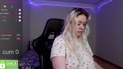 chloue and Gretta online show from February 8, 8:09 am