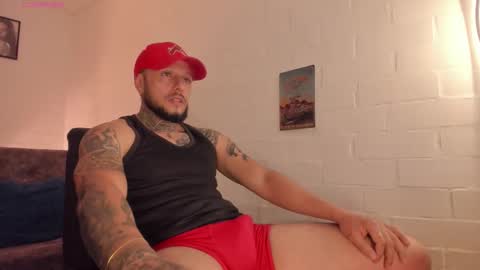 Snapshot of _emilio_escobar chatting on October 22, 9:34 am Emilio online show from October 22, 9:34 am