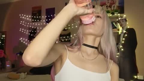 EveEva online show from February 17, 5:28 am