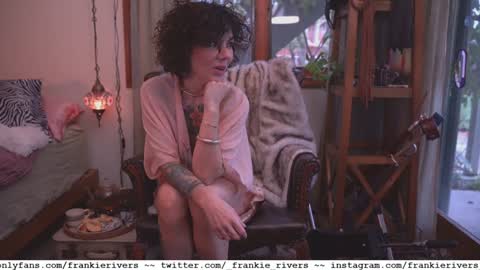 Snapshot of _frankie_rivers chatting on December 31, 11:49 pm Frankie Rivers allmylinks  online show from December 31, 11:49 pm