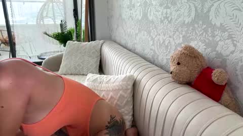 Snapshot of _funsize_ chatting on October 12, 2:26 am Lisa online show from October 12, 2:26 am