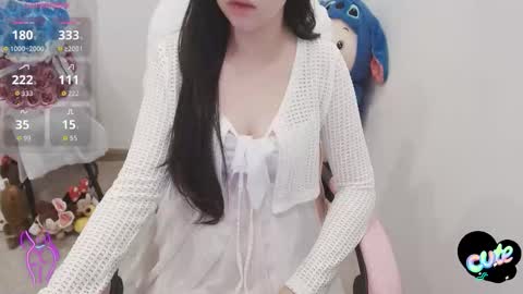 Snapshot of _girlcute_ chatting on October 9, 10:59 pm Anna online show from October 9, 10:59 pm