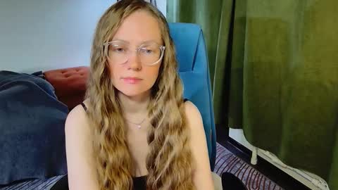 _goldilocks__ online show from November 12, 5:04 pm