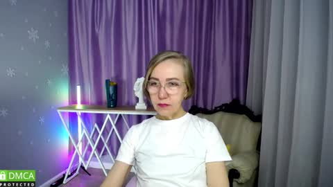Snapshot of _greybunny_ chatting on October 22, 11:45 am _greybunny_ online show from October 22, 11:45 am