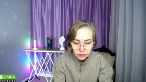Snapshot of _greybunny_ chatting on October 21, 9:58 am _greybunny_ online show from October 21, 9:58 am